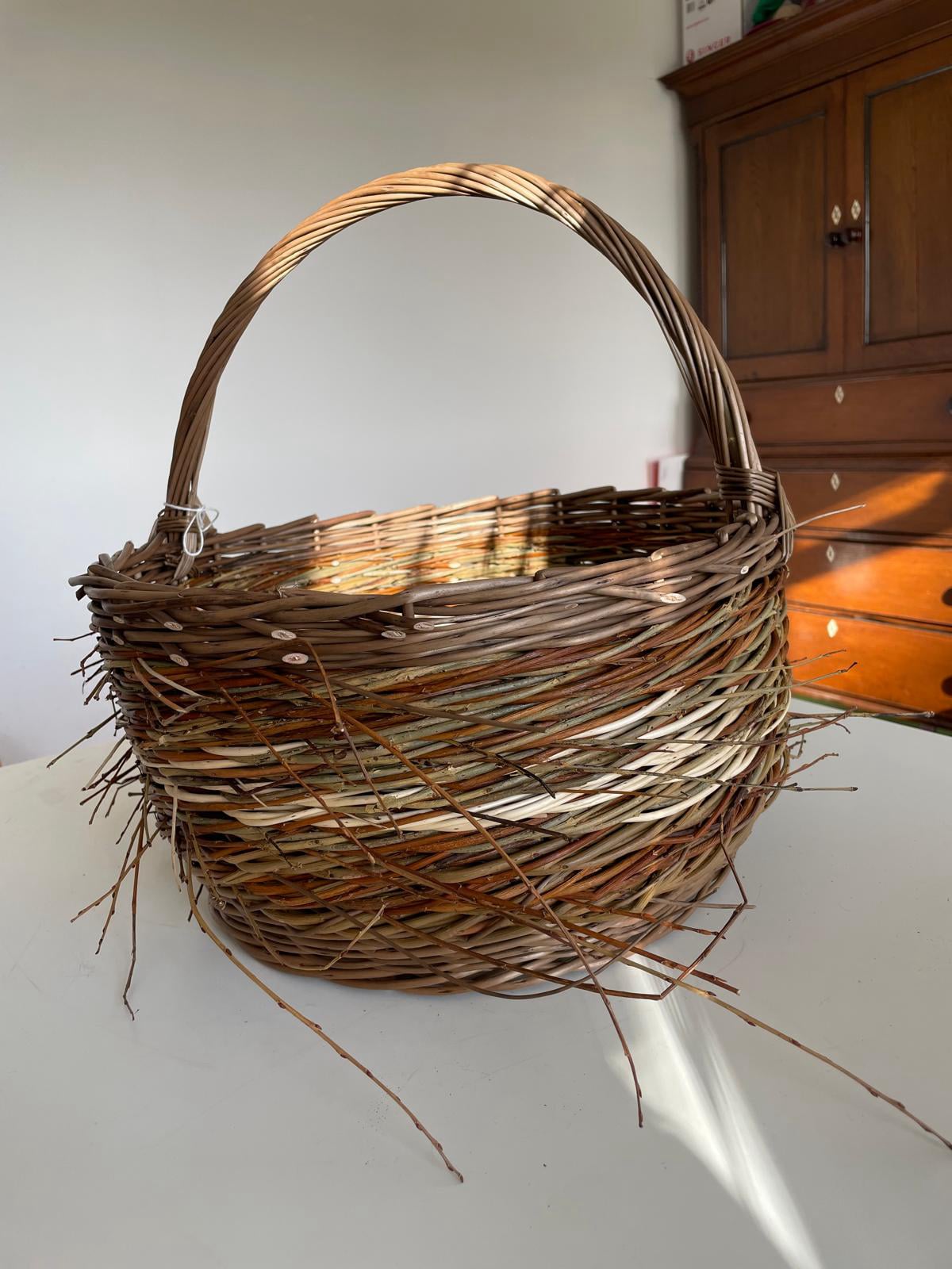 Round kindling basket white willow and Dicky Meadows