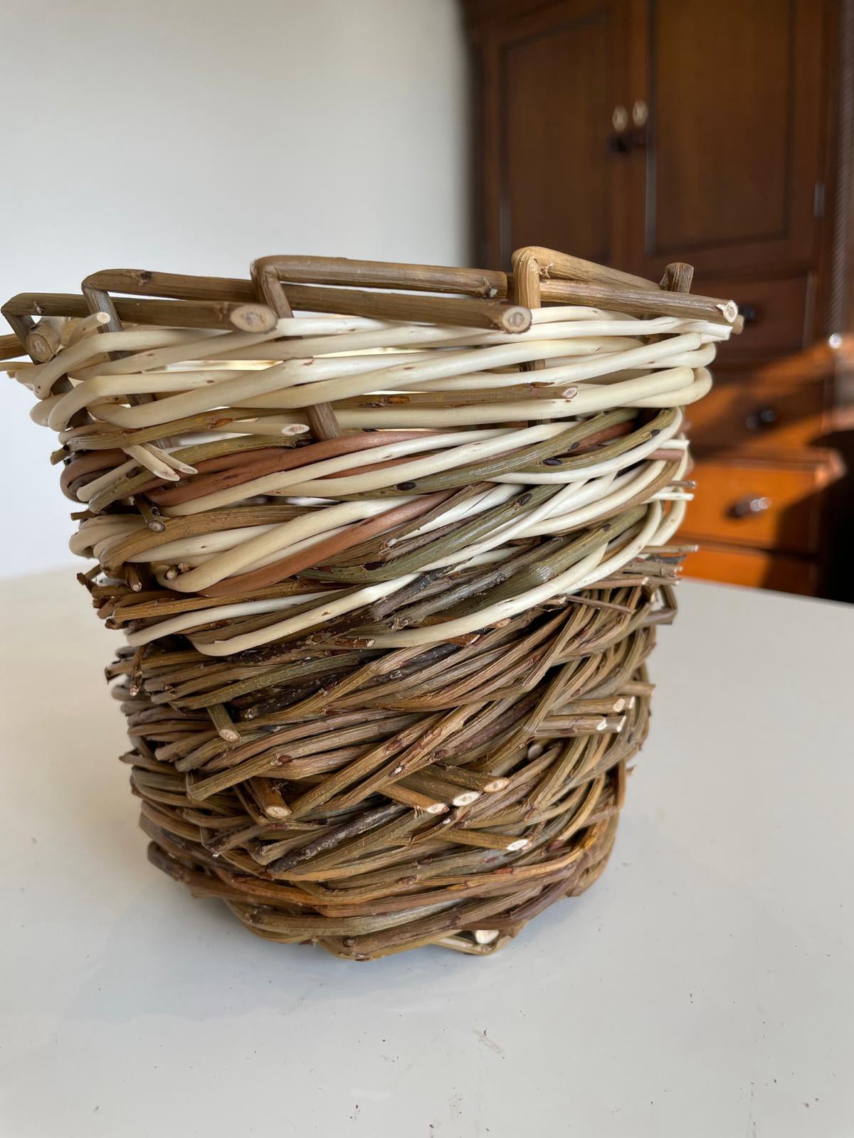 Round kindling basket white willow and Dicky Meadows
