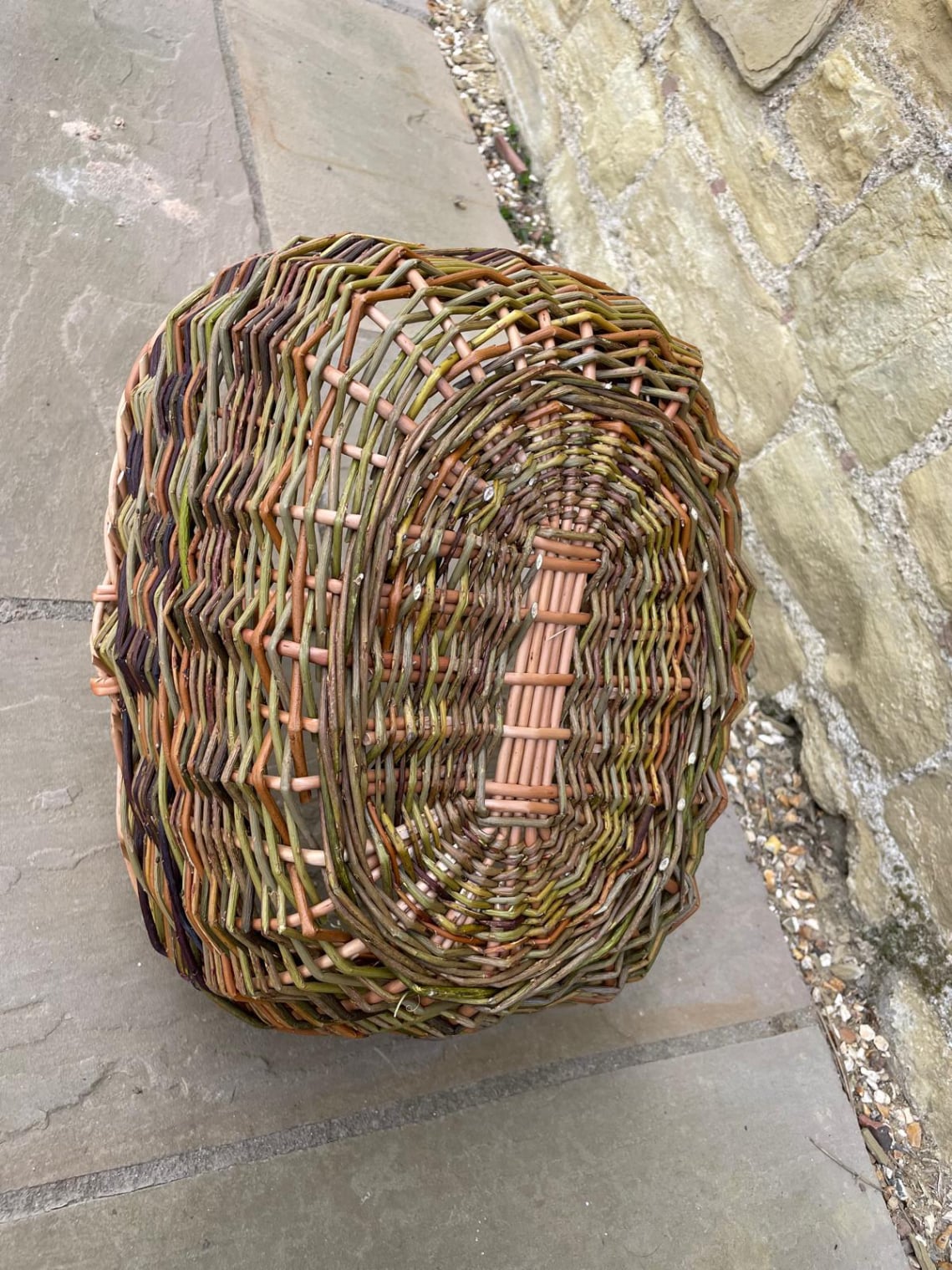 Oval base in French tradition