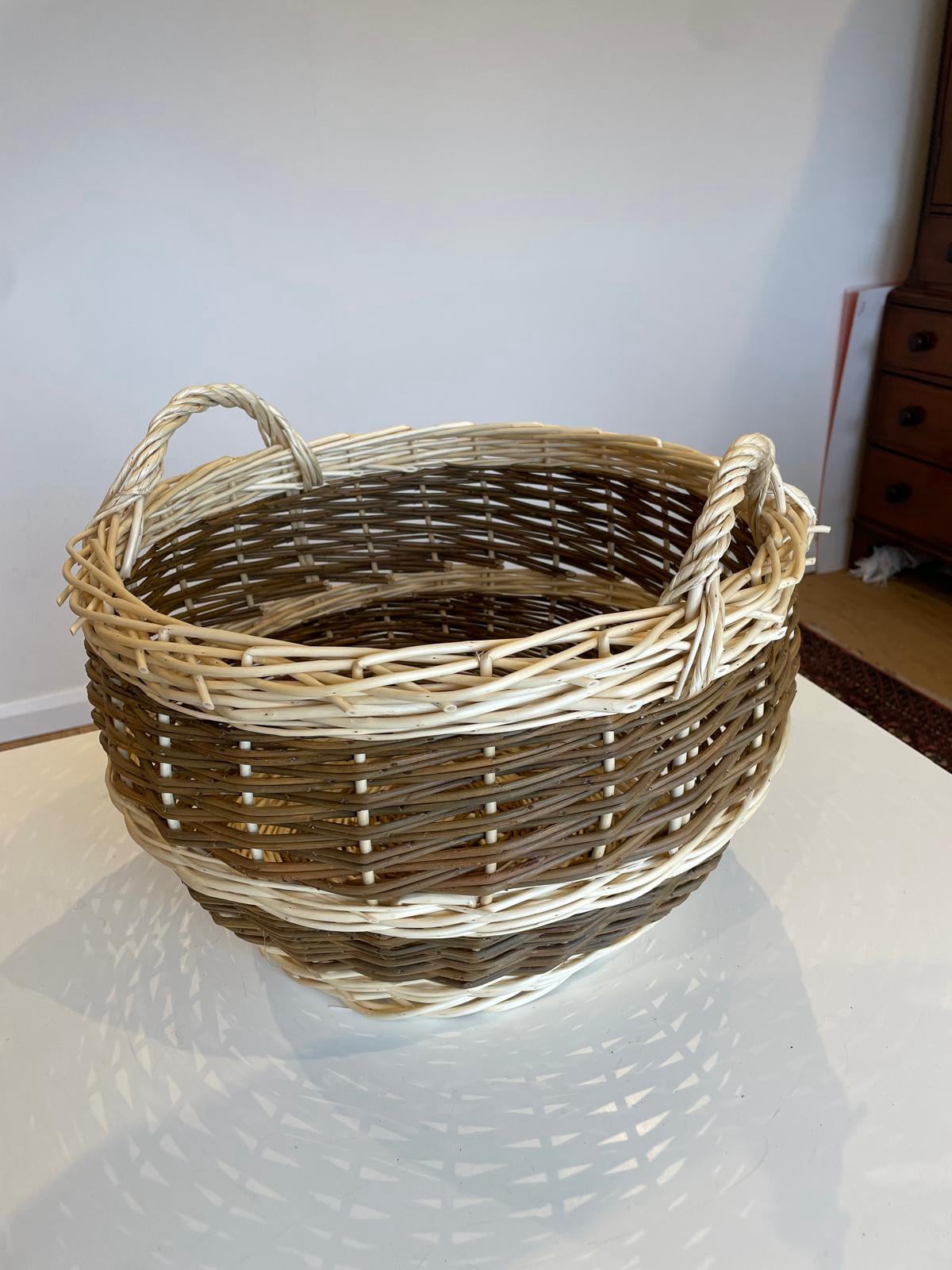 Round kindling basket white willow and Dicky Meadows