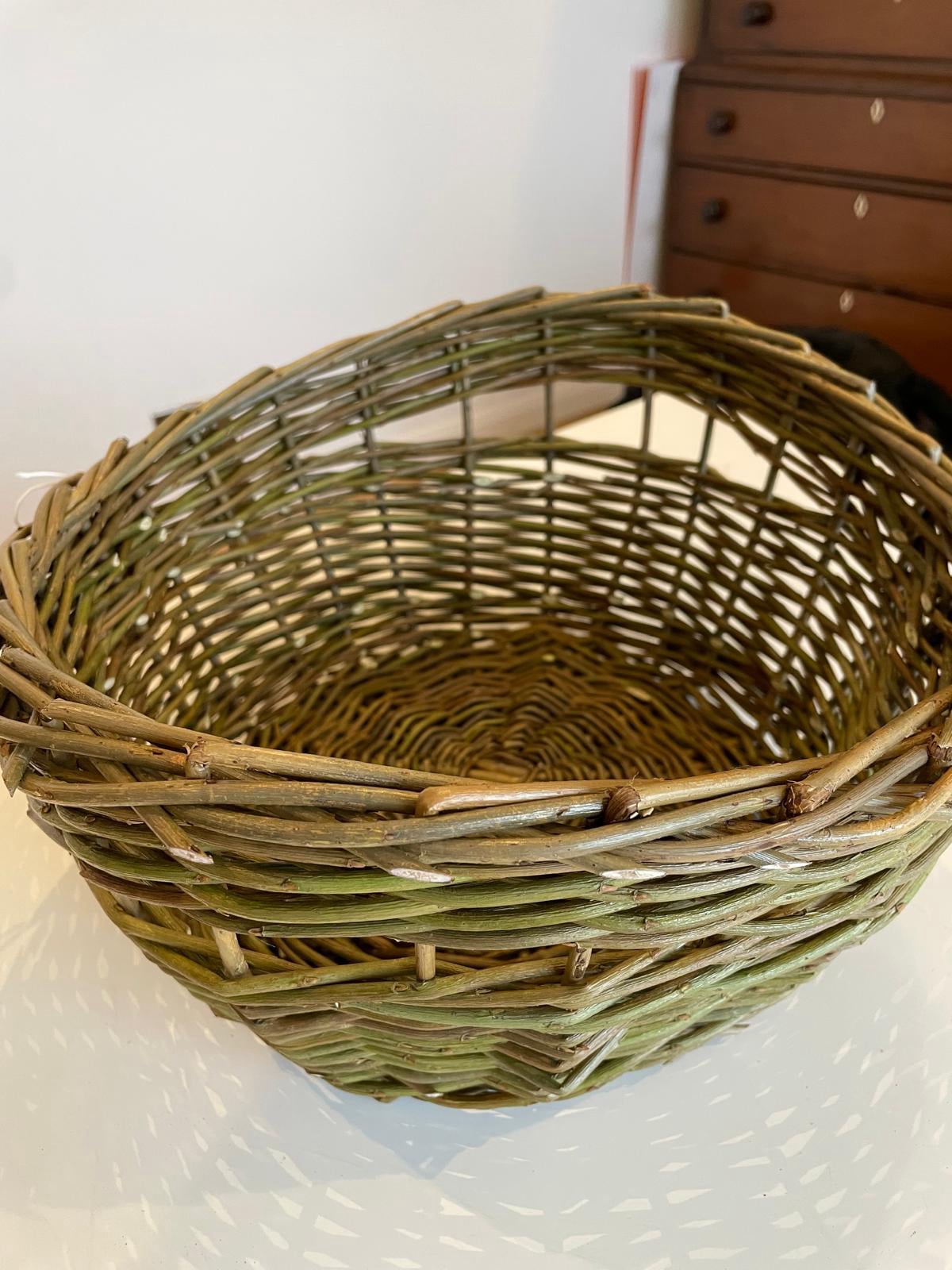 Round kindling basket white willow and Dicky Meadows